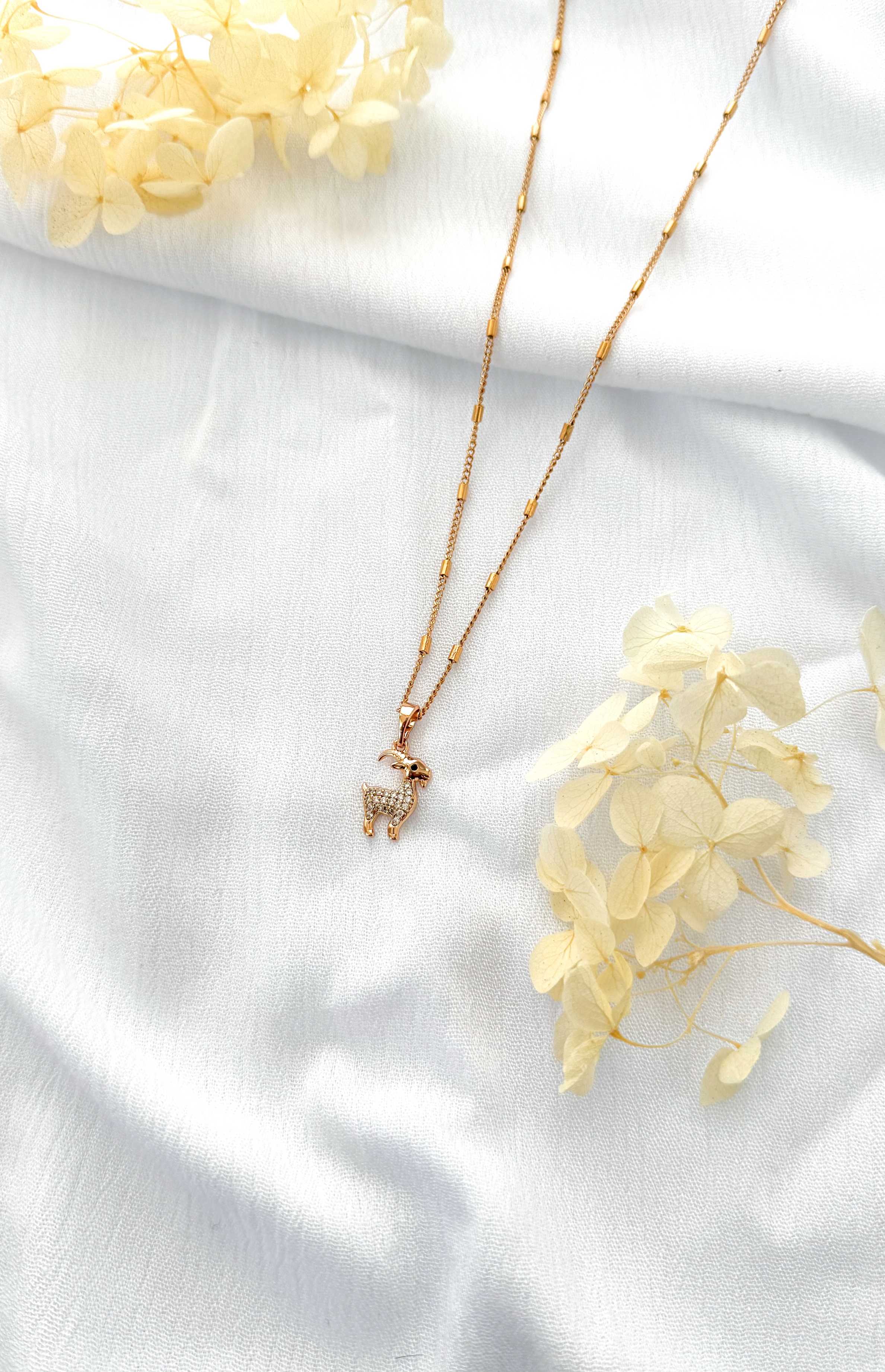 COLLAR CORDERO ROSE