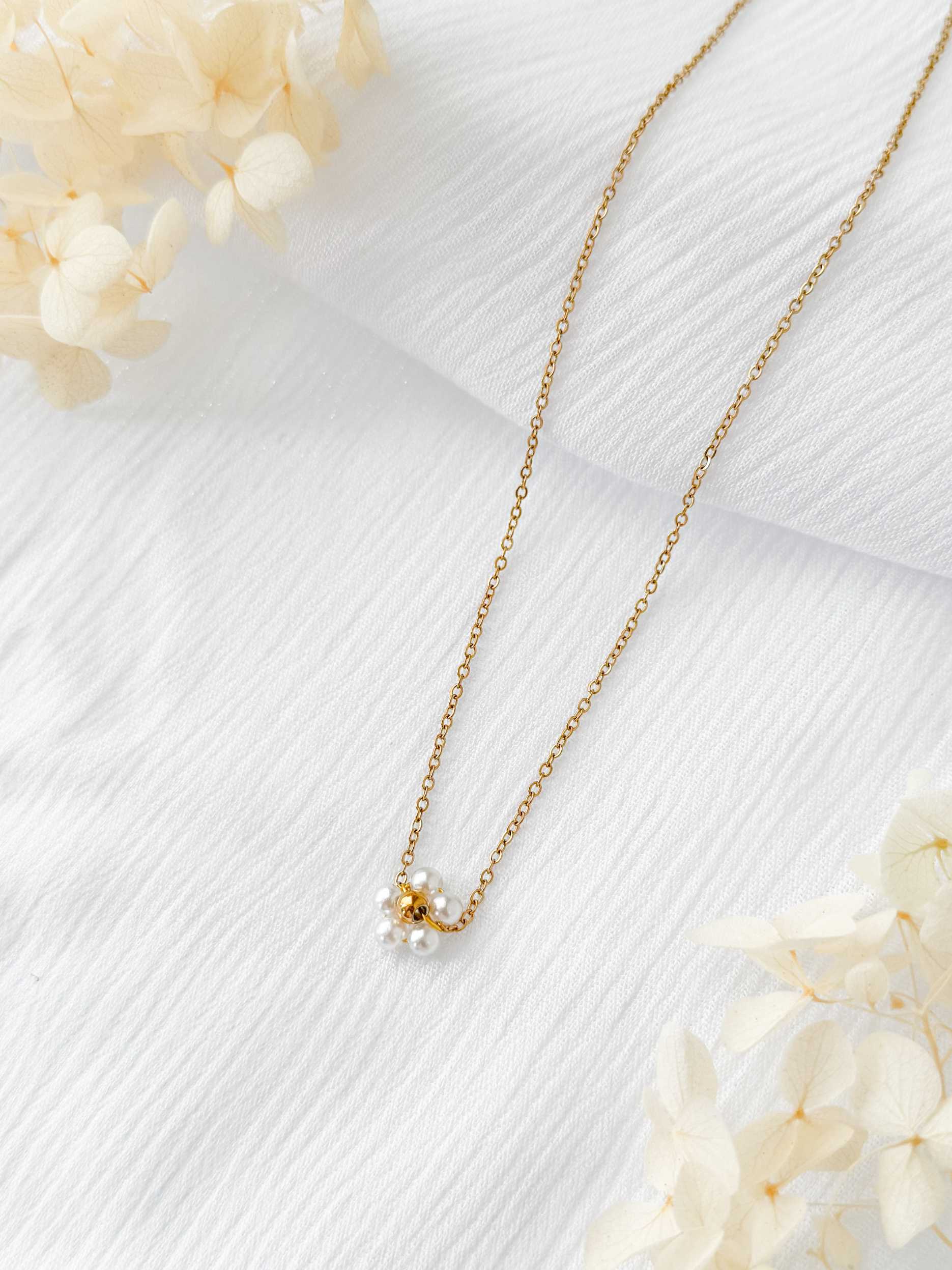 COLLAR MARGARITA BLANCA
